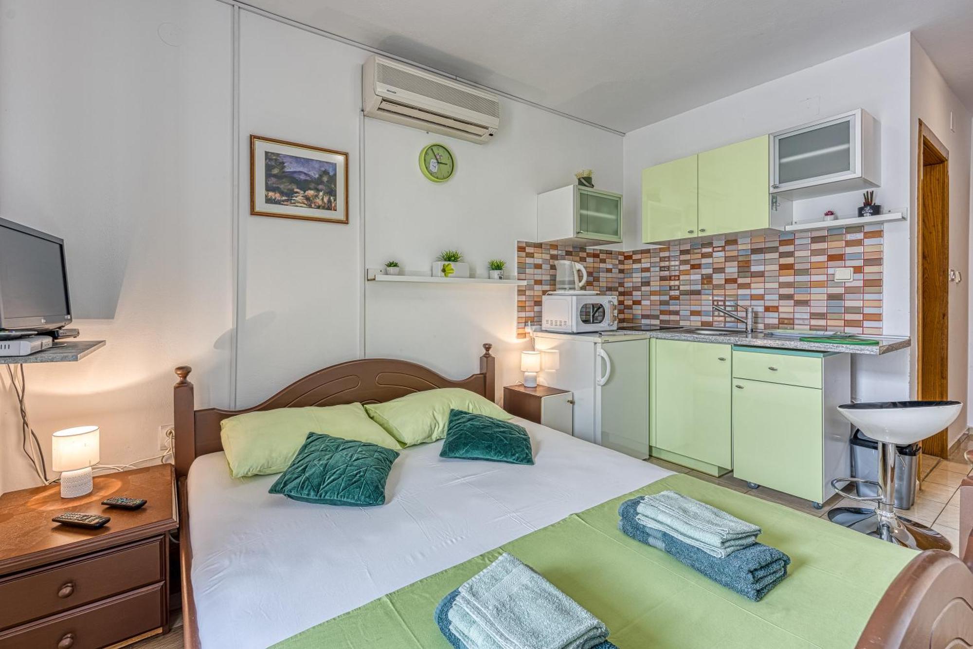 Studio Apartmani Ivanda Макарська Екстер'єр фото