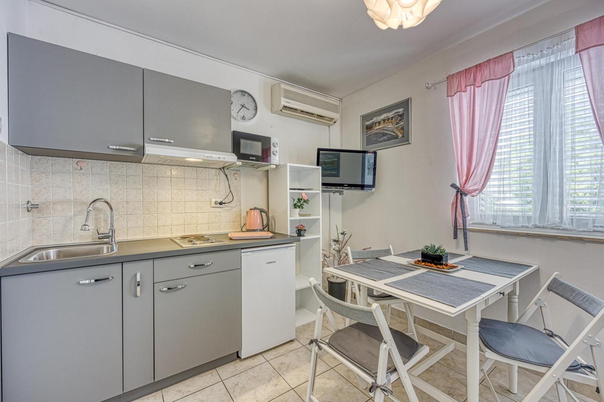 Studio Apartmani Ivanda Макарська Екстер'єр фото