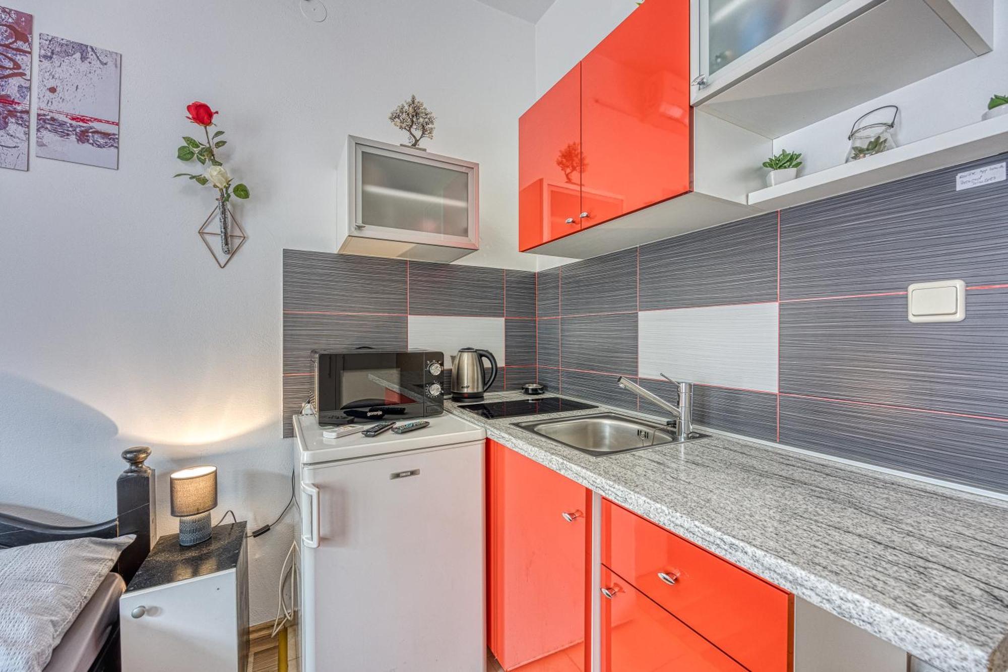 Studio Apartmani Ivanda Макарська Екстер'єр фото