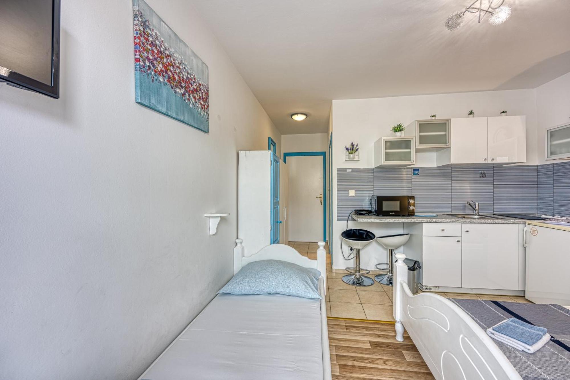 Studio Apartmani Ivanda Макарська Екстер'єр фото